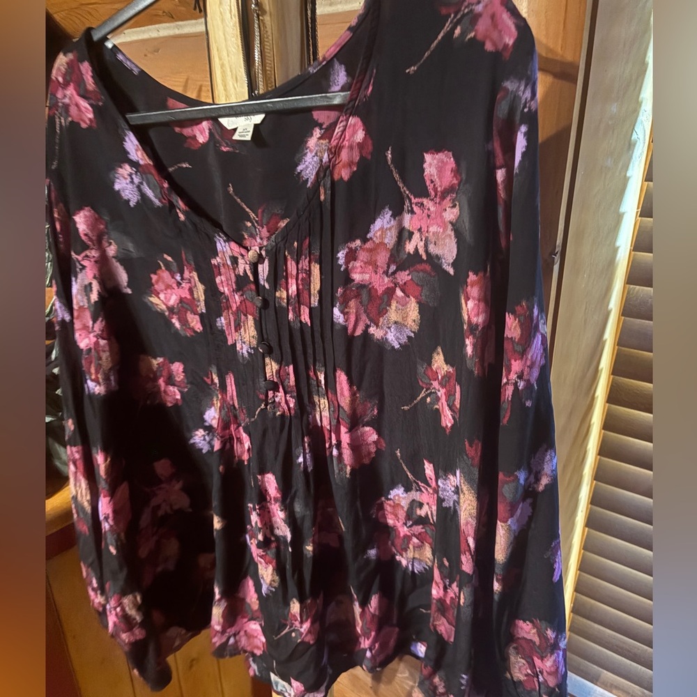 2x Terra & sky untucked top